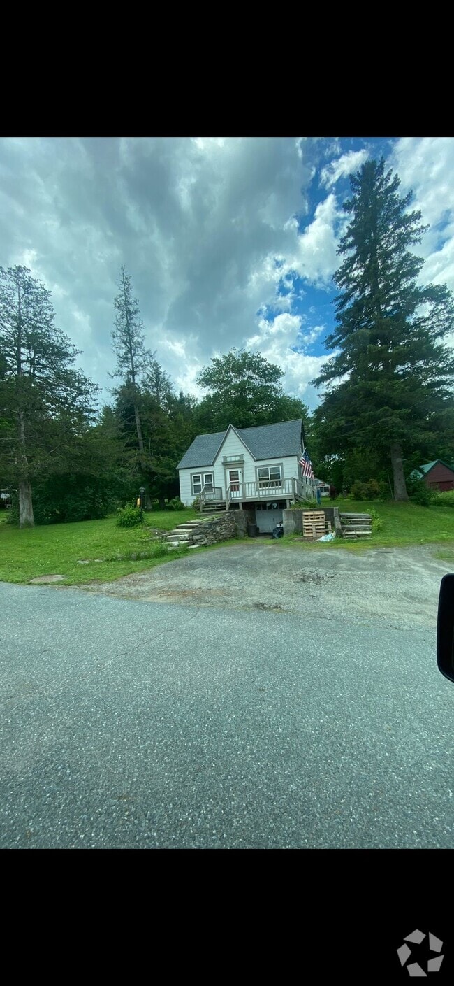 Building Photo - 47 E Gilson Ave