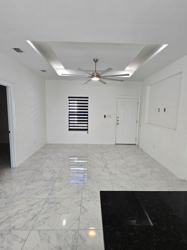 Foto del edificio - 918 N Woodson Ave