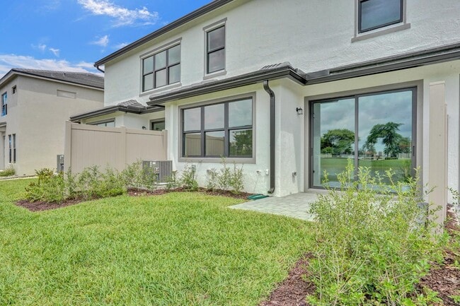 Building Photo - 2202 Appleton Cir S