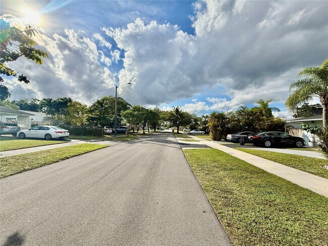 Foto del edificio - 8855 SW 17th Terrace