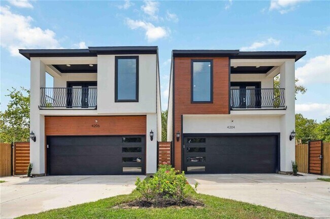 Foto del edificio - Luxury Contemporary Home | 3 Bed, 2.5 Bath...