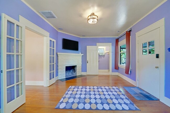 Building Photo - Vibrant Seattle Home
