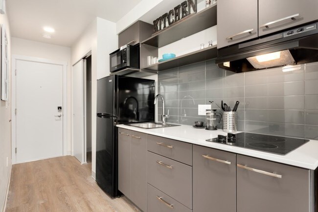 Building Photo - Sol studios