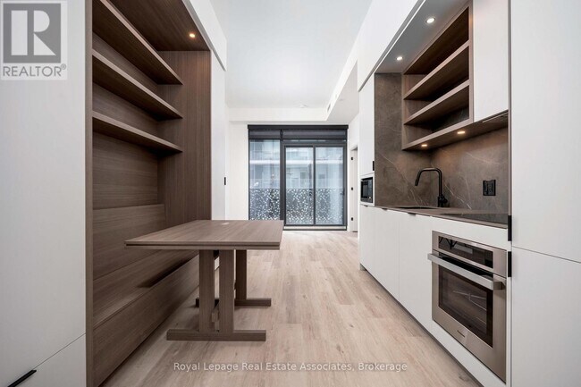 Building Photo - 55 Charles St E