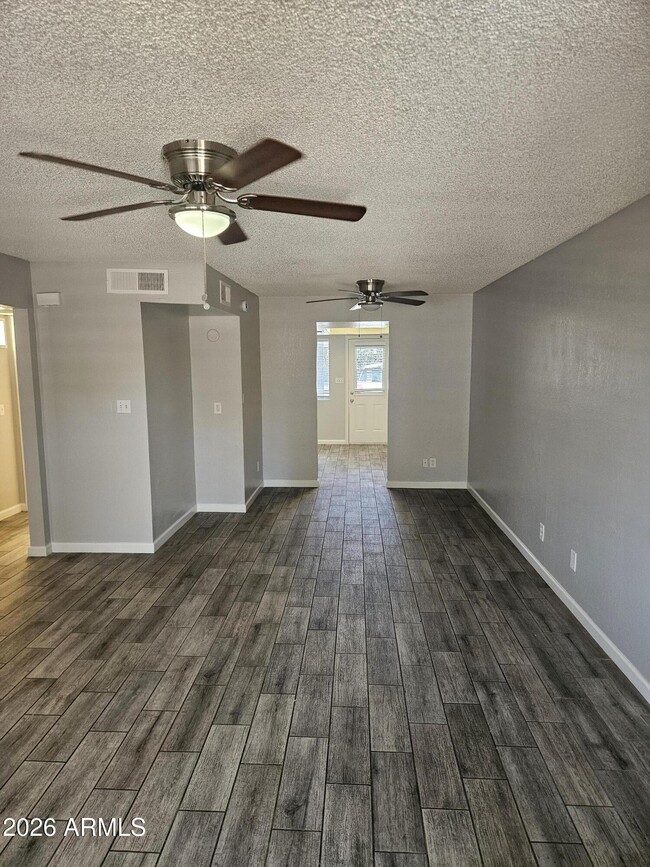 Building Photo - 3818 E Earll Dr
