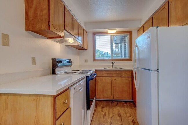 Building Photo - 2 bedroom one bath! Hurry Wont Last! Amazi...