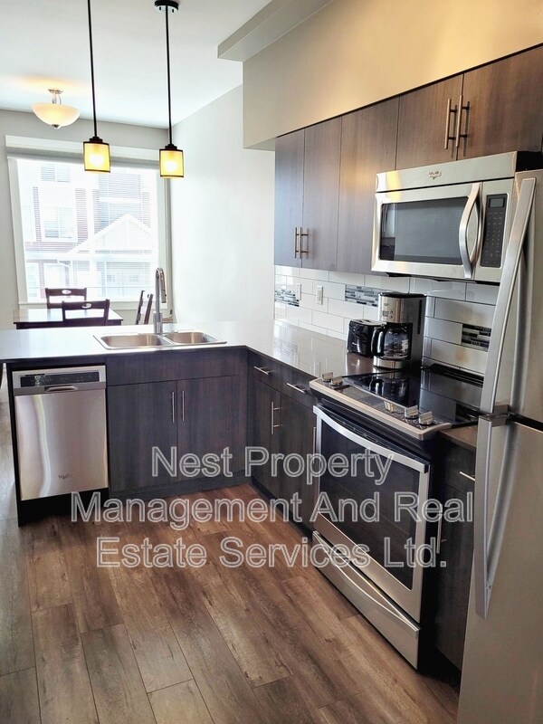 Primary Photo - 110-110 Baxter Ave