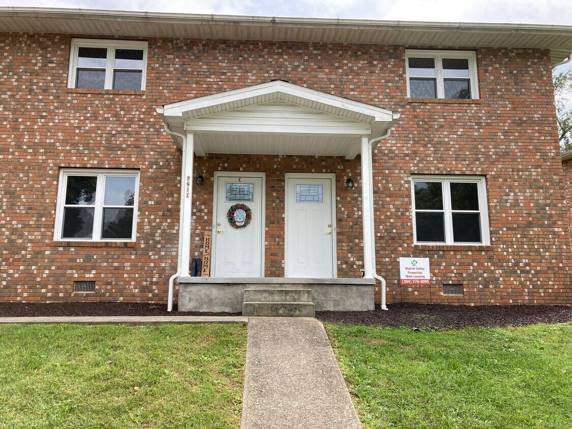 5210 Walnut Valley Dr, Cross Lanes, WV 25313 Townhome Rentals in