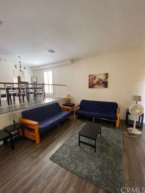 Foto del edificio - 427 E Mission Rd
