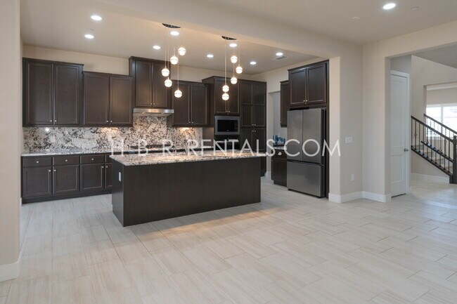 Foto del edificio - Spacious Elegance: 4-Bedroom with 3.5 Baths on Ottawa Ave, Manteca!