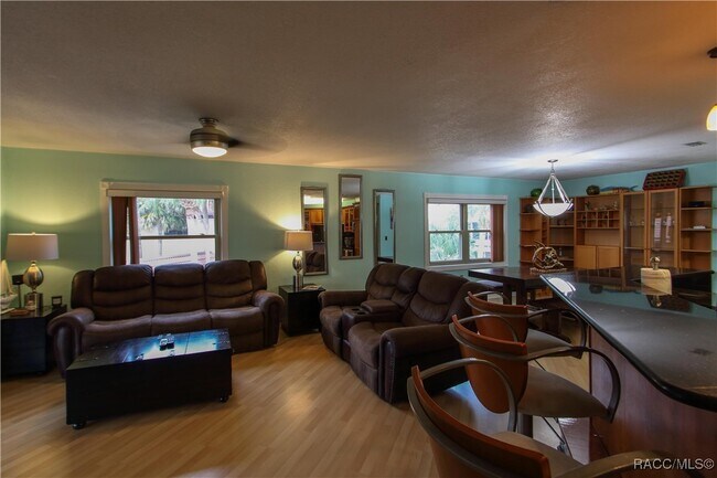 Building Photo - 364 NW 14th Pl