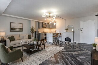Building Photo - 922 24th St NW