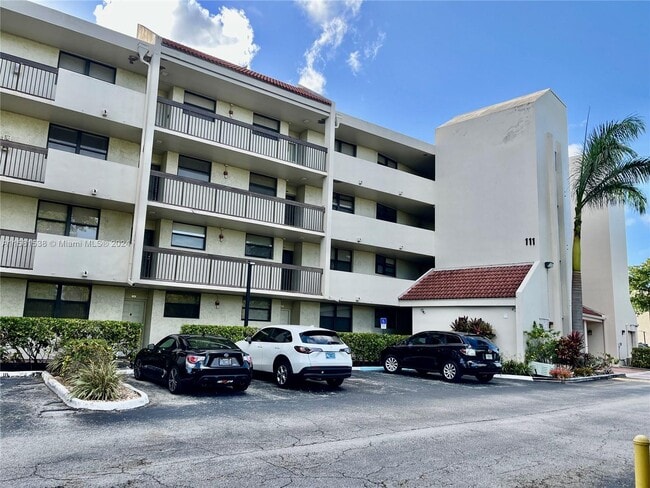 Building Photo - 111 Lake Emerald Dr