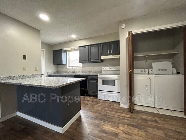 Foto del edificio - 1603 Juniper Cir