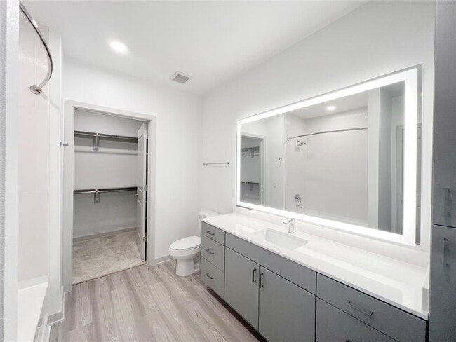 Foto del edificio - 3636 W Dallas St