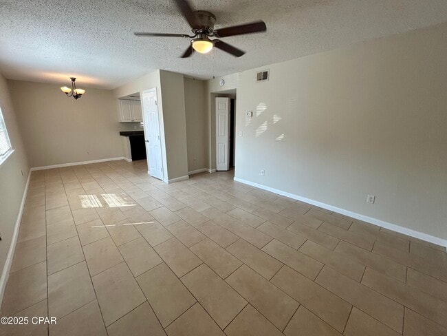 Foto del edificio - 3914 E 11th St