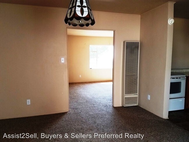 Building Photo - 615 S Canyon Rd