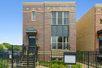 Building Photo - 2042 W Warren Blvd
