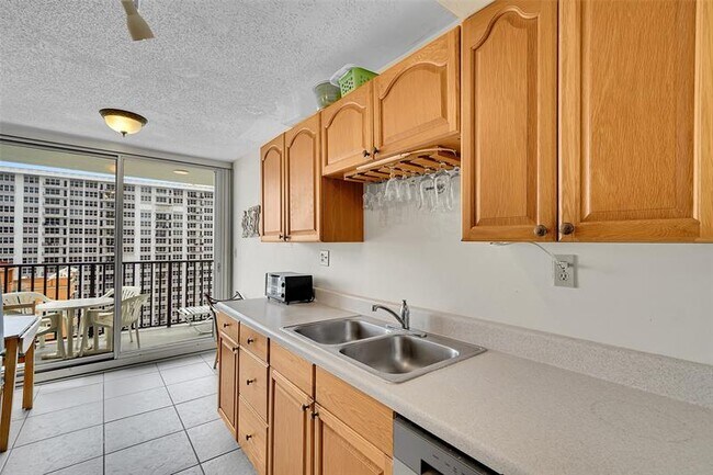 Foto del edificio - 525 N Ocean Blvd