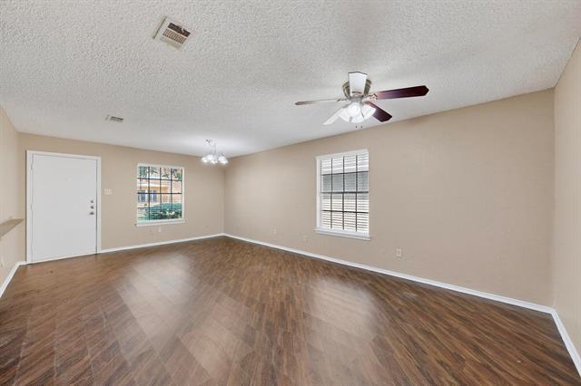 Foto del edificio - 912 N Nursery Rd