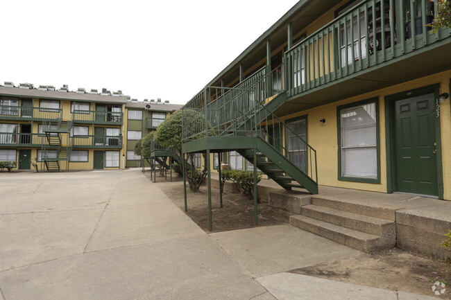 Building Photo - Ramblewood Apartments I & II