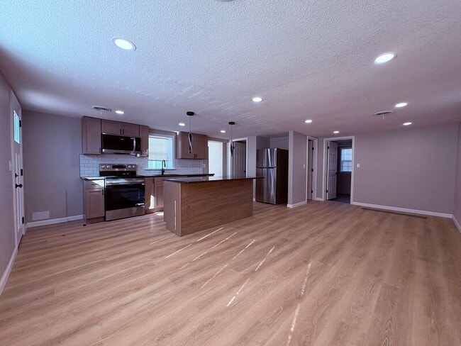 Foto del edificio - 8622 Walker Ave