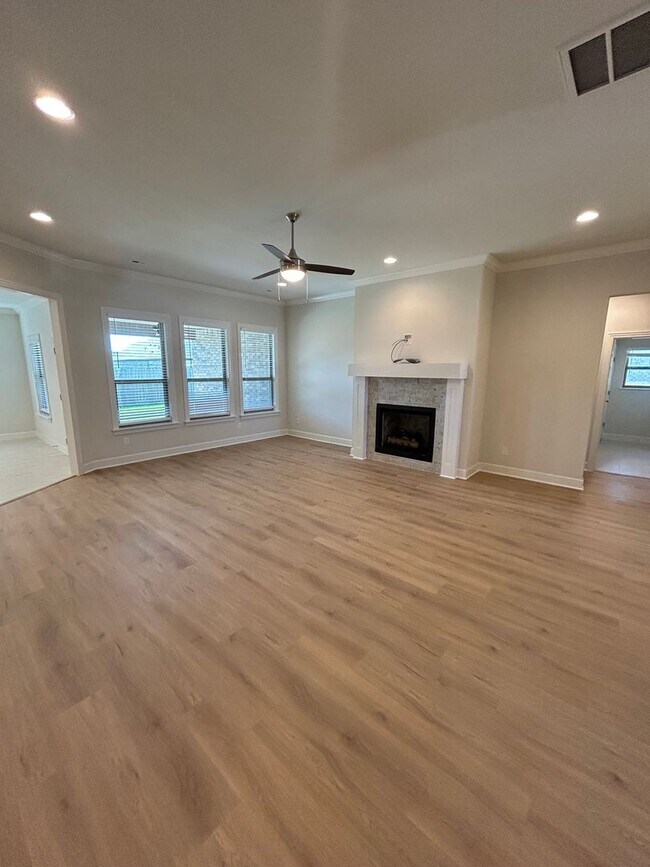 Building Photo - Beautiful Bentonville Home! 4 Bedrooms, 2....