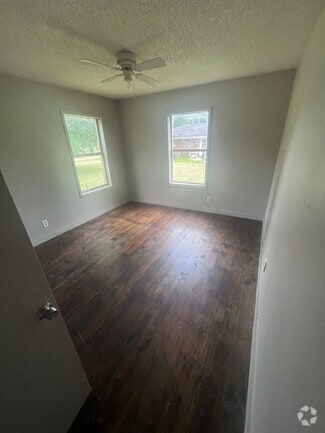Building Photo - 107 Washington Dr