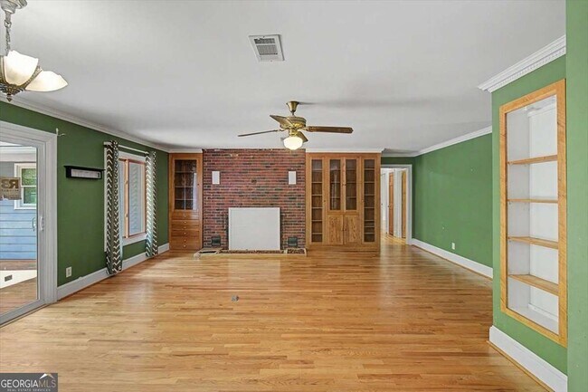 Foto del edificio - 269 W Hermitage Rd NE