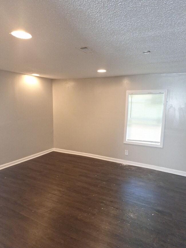 Building Photo - 2128 Shannon Ave