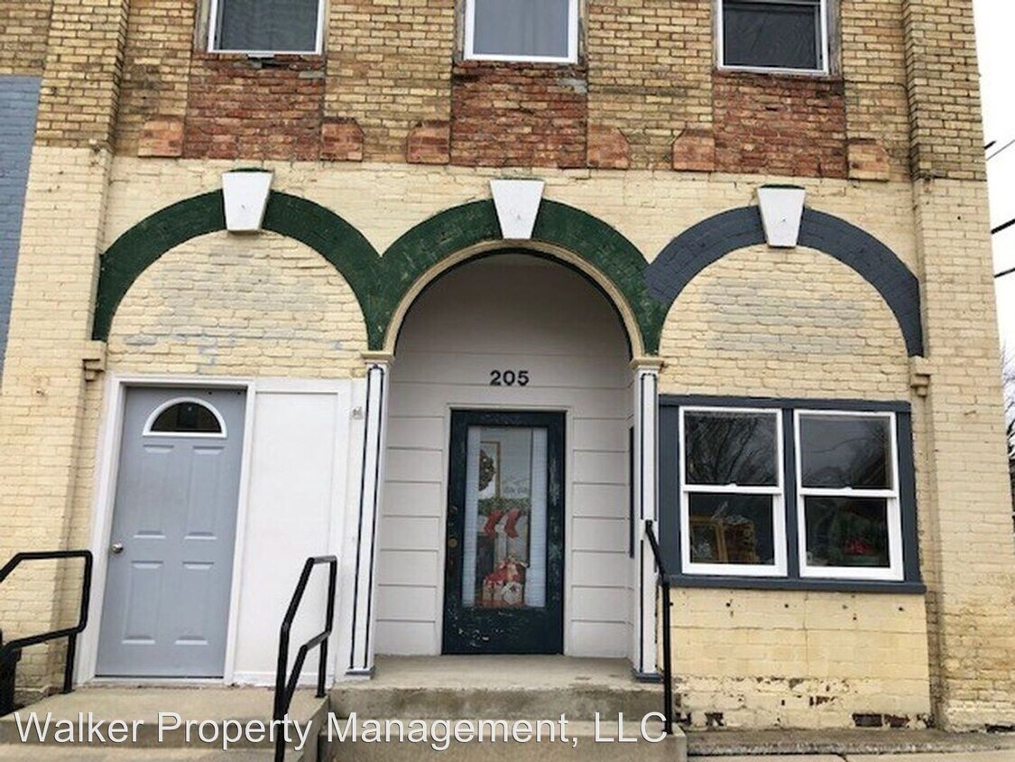 Primary Photo - 205 Baldwin St