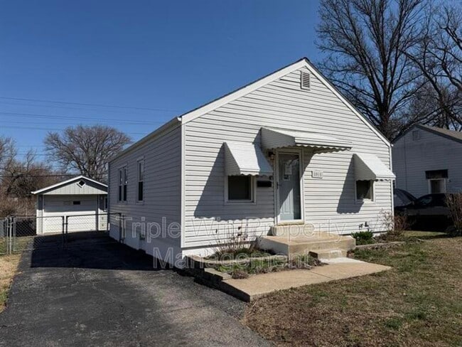 Building Photo - 8015 Aline Ave