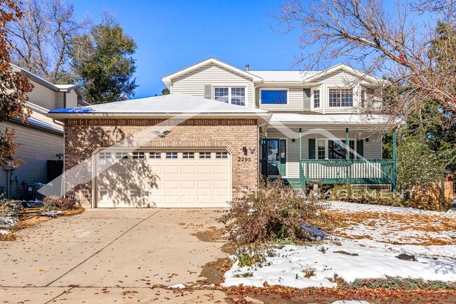 Building Photo - Beautiful Home with Fenced Back Yard and C...