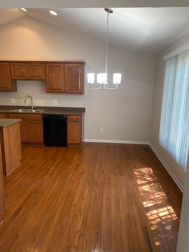 Foto del edificio - 16774 Newbury Ave