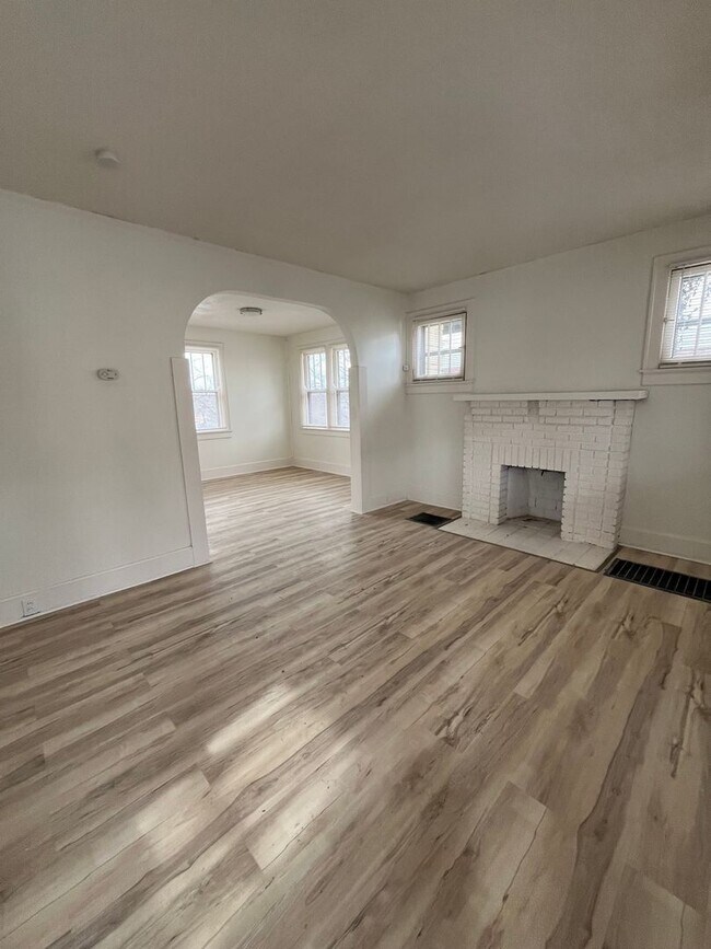 Building Photo - 1115 Elberon Ave