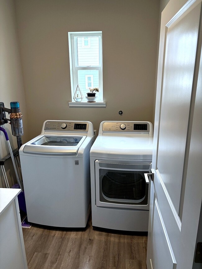 Building Photo - 2600 Racquet Ln