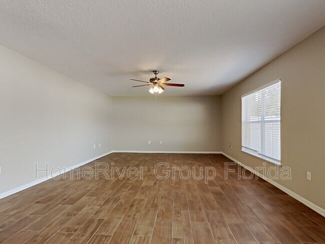 Foto del edificio - 358 Lake Shepard Dr