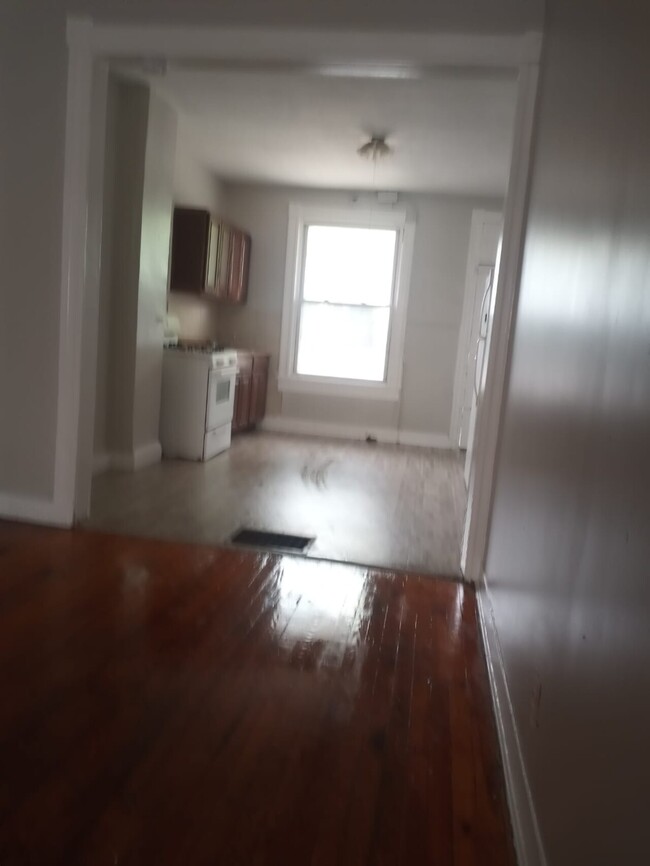 Building Photo - Rowhome