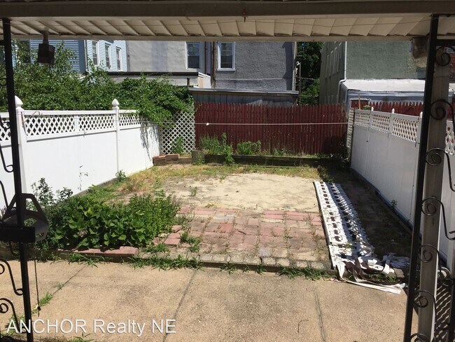 Foto del edificio - 4 br, 1.5 bath House - 7113 Tulip St.