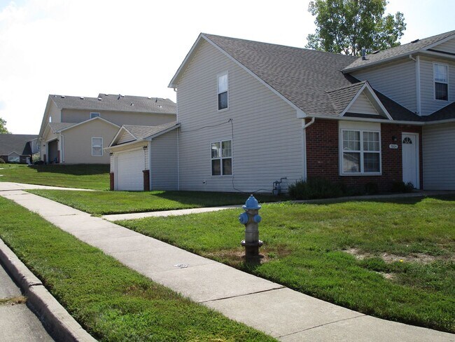 Foto del edificio - 5004-5006 Carrie Ridge Dr.