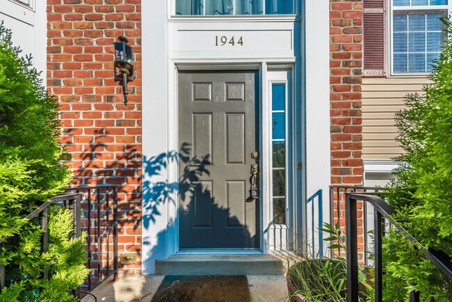 Foto del edificio - Fantastic Townhouse w/ Garage - Quick High...