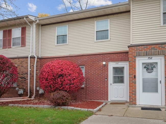 Foto del edificio - 276 Temple Hill Rd