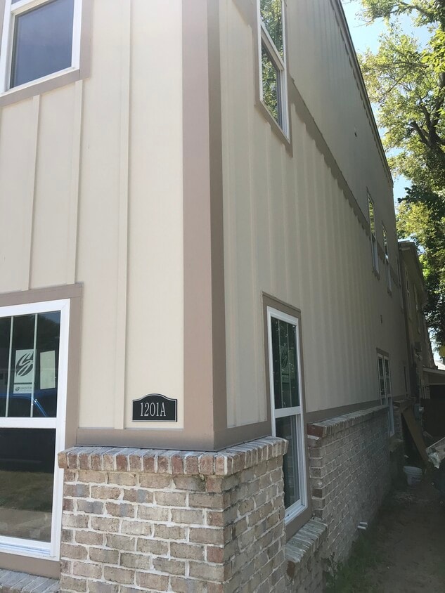 Side entry to Mudroom/Storage - 1201 Evans St