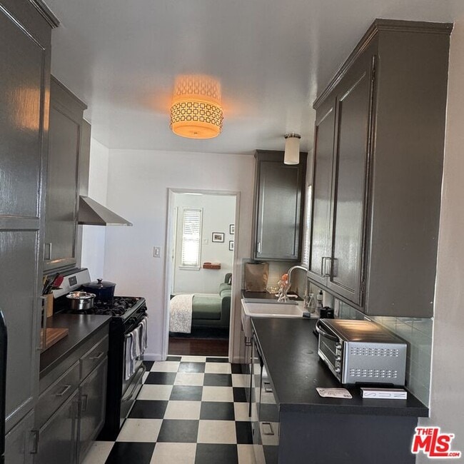 Foto del edificio - 1228 N Crescent Heights Blvd