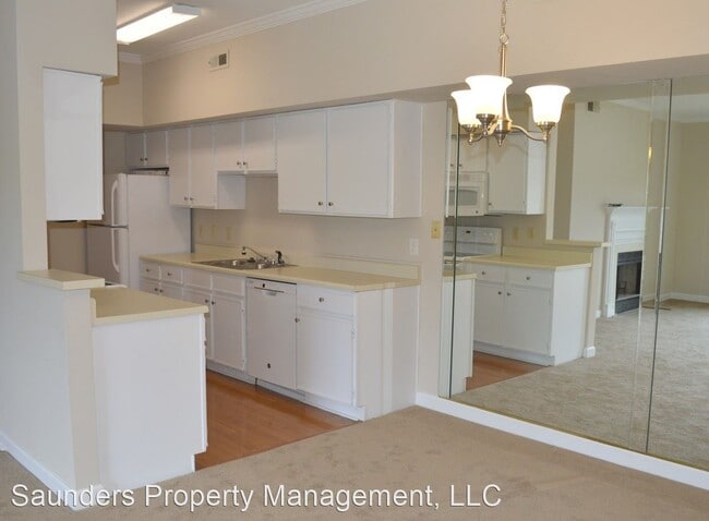 Building Photo - 3 br, 2.5 bath House - 390 Meadows Cir