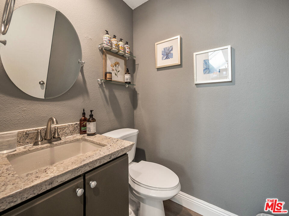 Downstairs 1/2 Bath - 433 E Tamarack Ave
