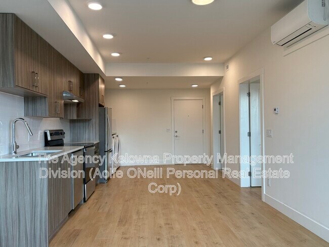 Photo du bâtiment - 1036 Coronation Ave