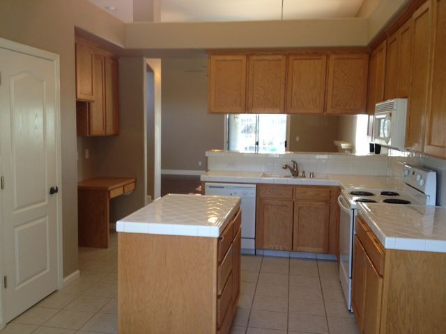 Building Photo - $2,150 Perrin & Willow, 3 Bedroom - E. Ecl...