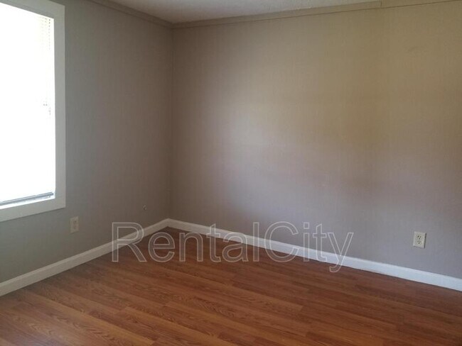 Building Photo - 2622 Mullins St