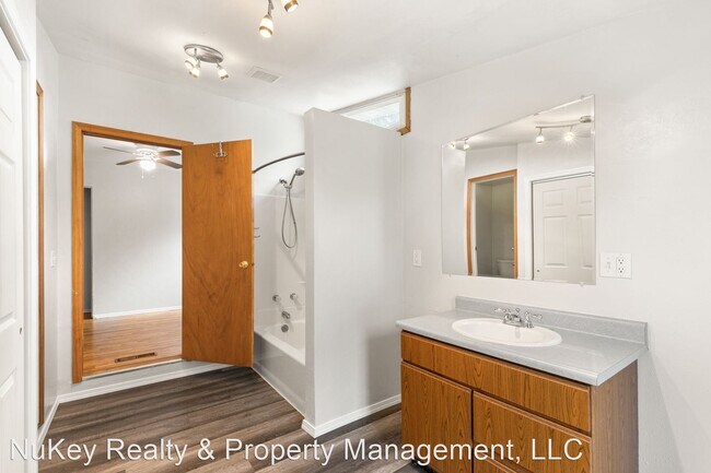 Building Photo - 4 br, 2 bath House - 2812 S. Pines Rd
